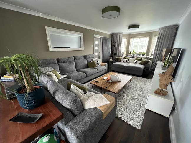 Double room with shared bathroom with other lodger Main Photo
