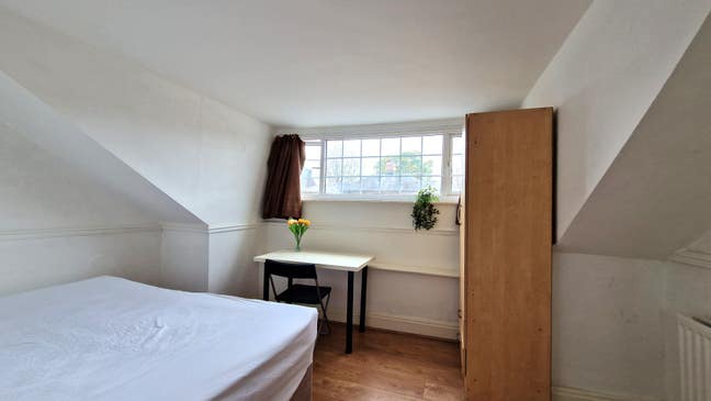 Bright Room in Stylish House-Share Main Photo