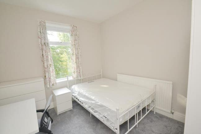 Cute Student Double Room - Available Now Main Photo