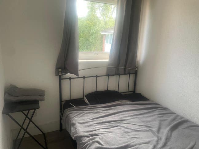 Single bedroom in two bed apartments. Main Photo