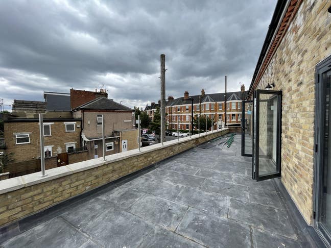 Newly Converted Studio Flat with Spacious Balcony Main Photo