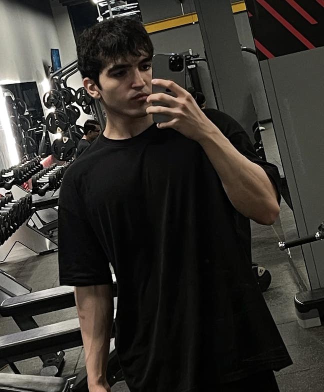 Post Graduate - Looking for house share/buddy up  Main Photo