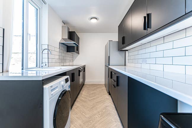 Modern double room in great location! Main Photo
