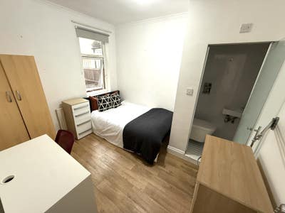 En-Suite Room - Plumstead SE18 1Ed Main Photo