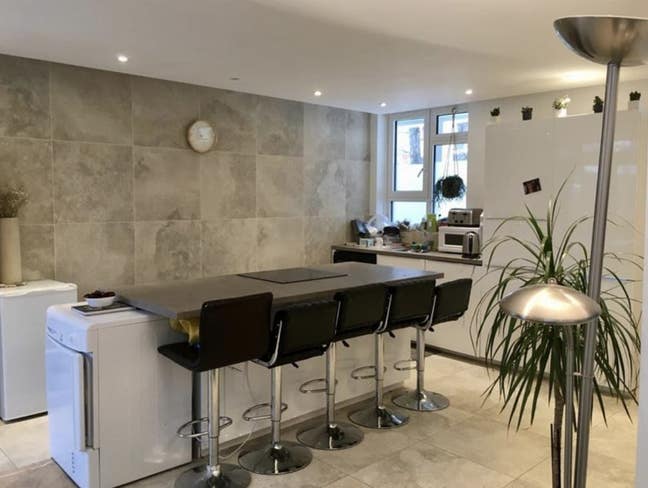 Hoxton double en-suite bedroom & garden  Main Photo