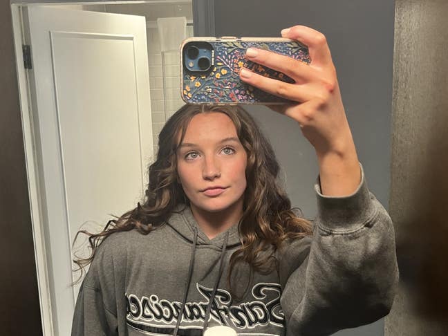 I am a professional female aged 23. I am look... Main Photo