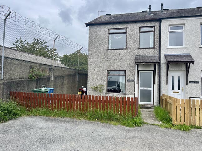 Property available in Caernarfon. Double Bedroom.  Main Photo