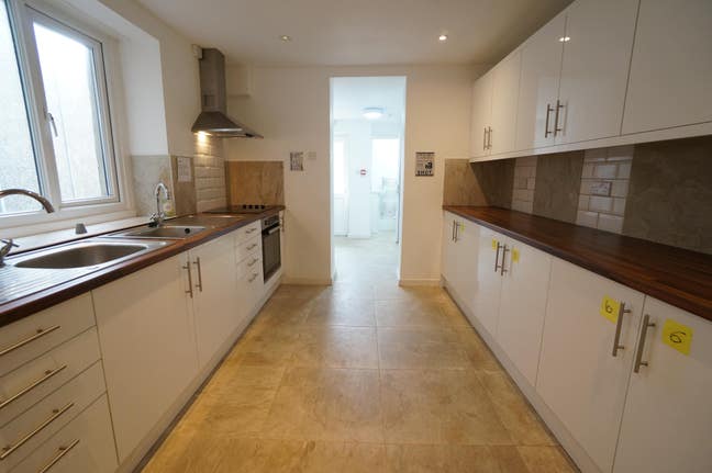 🏠 Large, affordable 8 bedroom house share 🏠 Main Photo