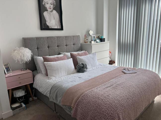  Female Flatmate Needed for 2Bed 2bath Flat  Main Photo