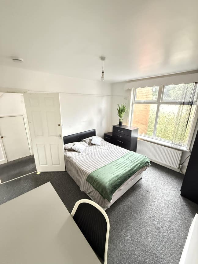 Modern 7-Bed HMO | Bills Inc. | Near City Centre Main Photo