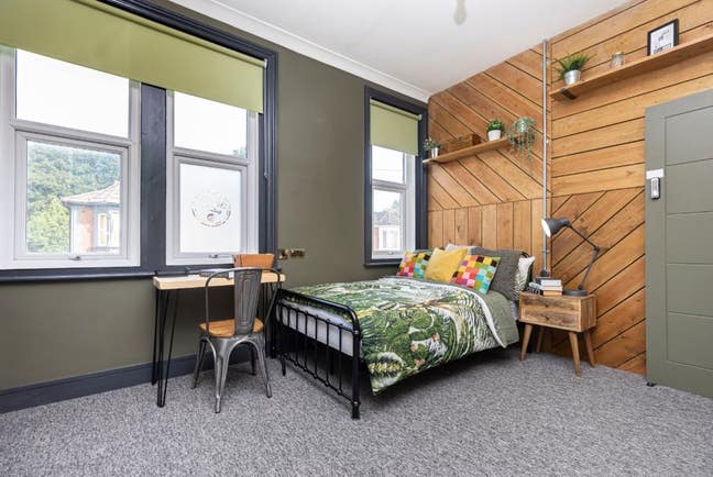Zero Deposit- 3 Furnished Double En-Suite Room  Main Photo