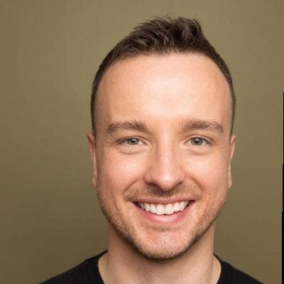 Professional Male seeks a single or double room Main Photo