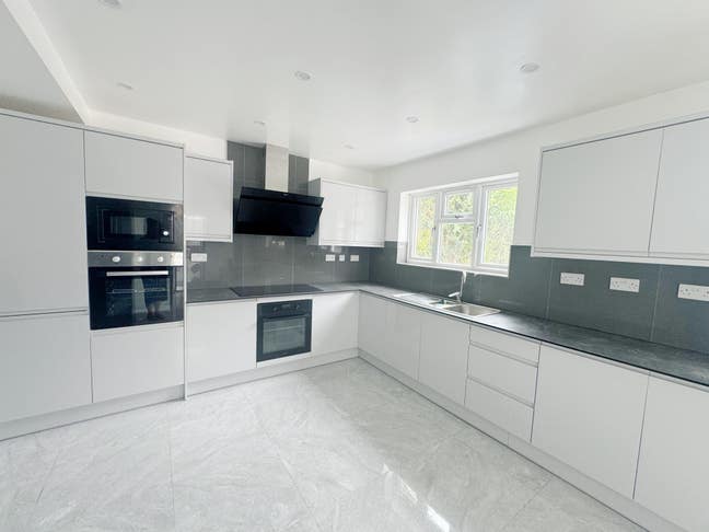 Bill Included, 6 Bedroom, 5 Bathroom House Main Photo