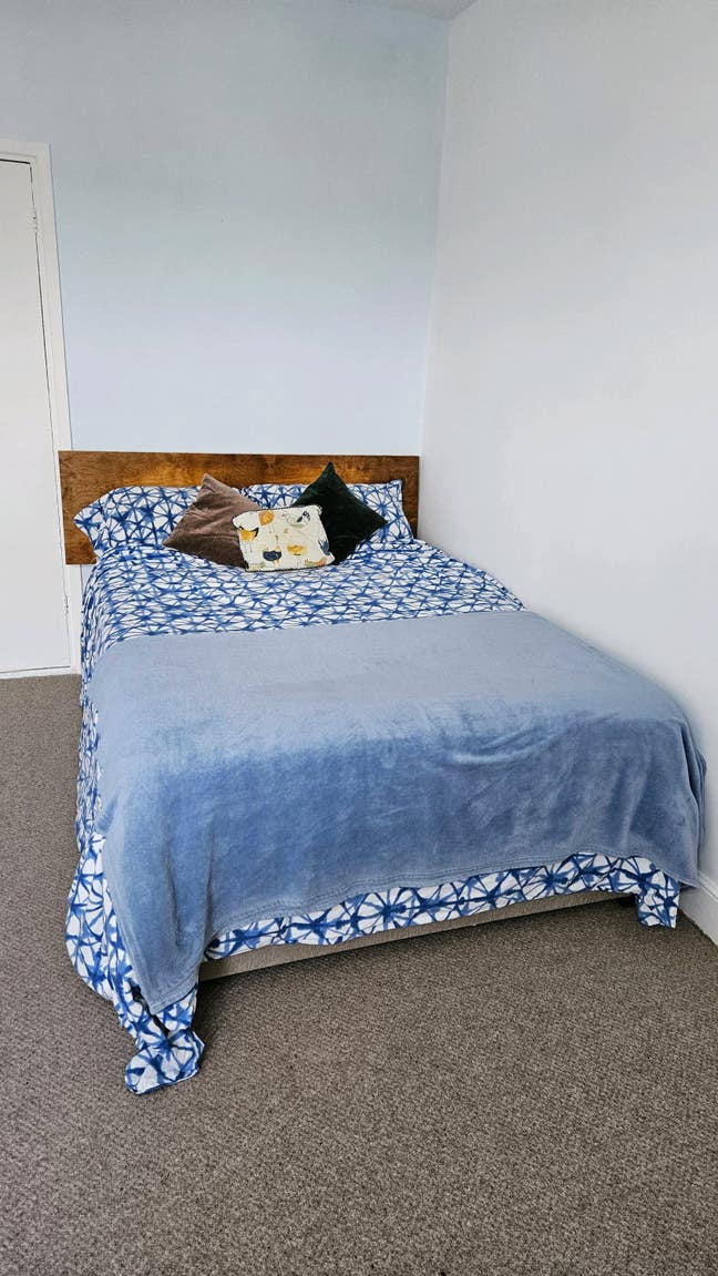 Bright newly decorated room available.  Main Photo