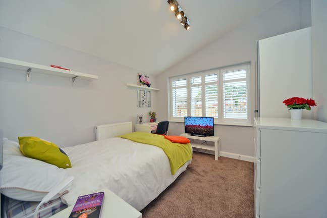 ⭐Avail 5th Aug-Double Rm-Close to A3-£850 pcm⭐ Main Photo