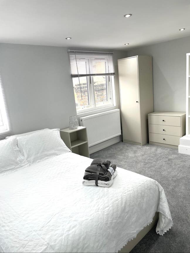 En-suite Room 3 Min Walk To Uxbridge Station Main Photo