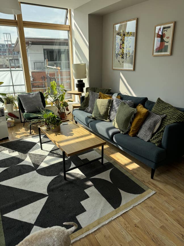 Seeking a female/Queer male to take over my room Main Photo