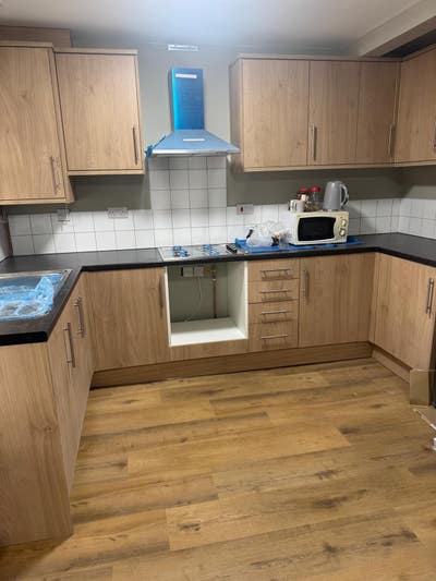 Stylish New 4-Bedroom HMO in Oldbury inc Bills Main Photo