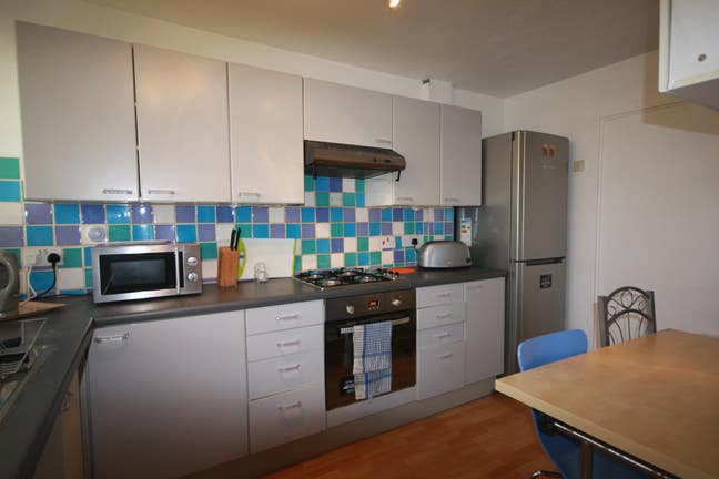Spacious  Double Room ( Bills inclusive) Main Photo
