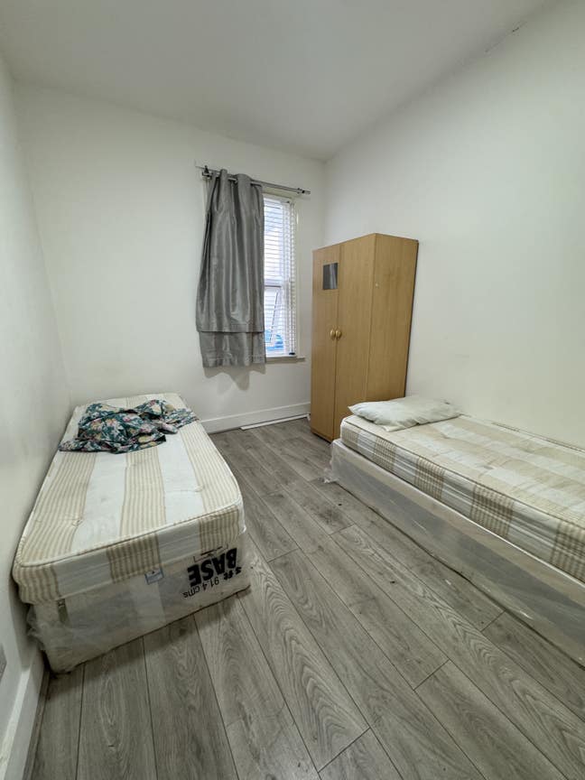 2 double room in East Ham / move today Main Photo