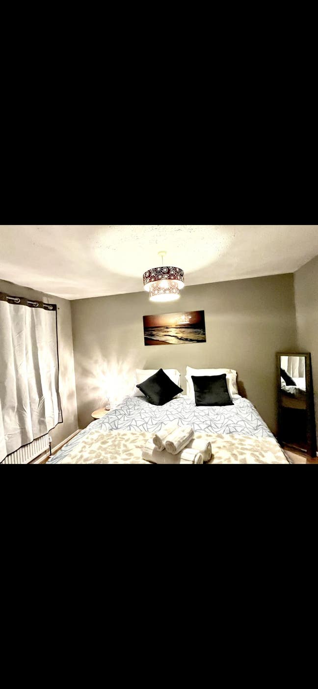 Very large double bedroom with Free parking  Main Photo