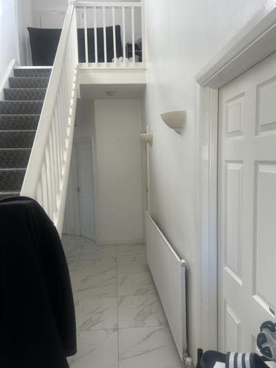 Room in a modern detached 4bed converted bunglaow Main Photo