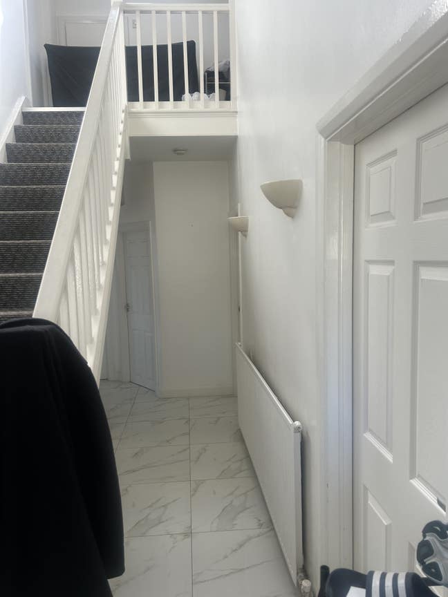 Room in a modern detached 4bed converted bunglaow Main Photo