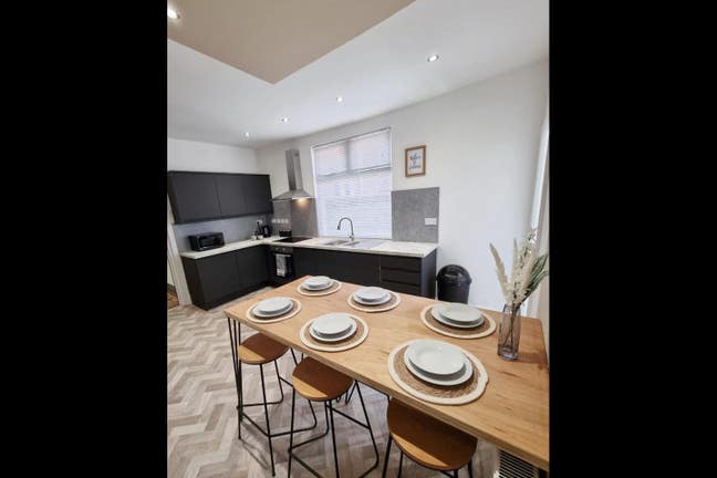Spacious Ensuite Double Bedroom Main Photo