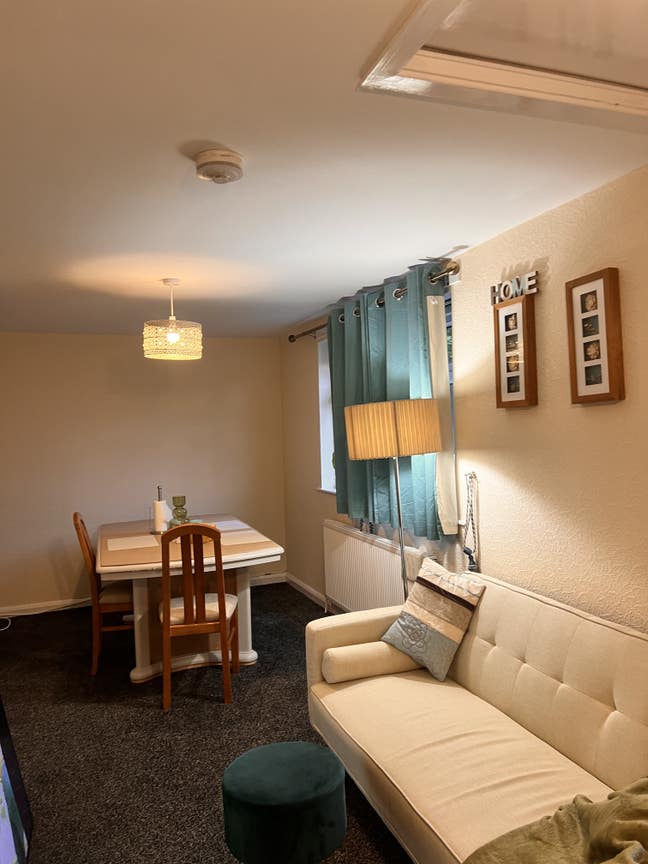 A furnished Room in a house available for Rent Main Photo
