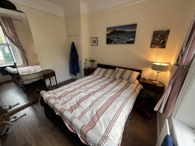 Spare room in a one bed flat Fulham Main Photo