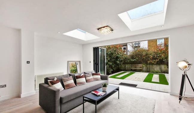 5 Double Bedroom House, 3 Mins From Zone 2 Station Main Photo