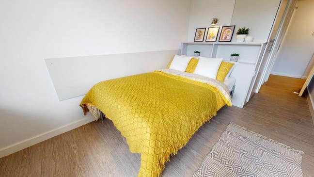 IQ Wilmslow Park Diamond En Suite Main Photo