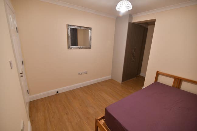 BigEnsuite with Bathroom & Sitting  Main Photo