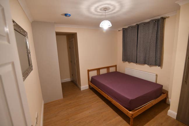 BigEnsuite with Bathroom & Sitting  Main Photo