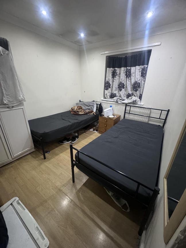 Shared room available for rent  Main Photo