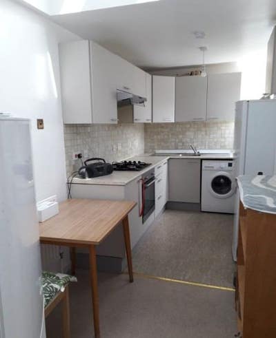 Attractive newly refurbished 3 bedroom flat Main Photo