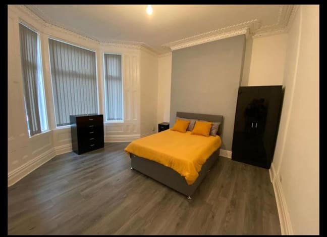 Spacious Room for Rent in Quiet 7-Bedroom House  Main Photo