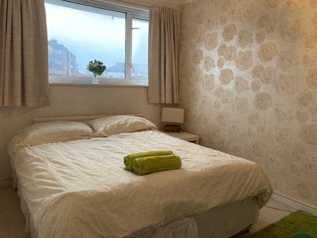 Short term only Cardiff center & Bay 12 mins drive Main Photo