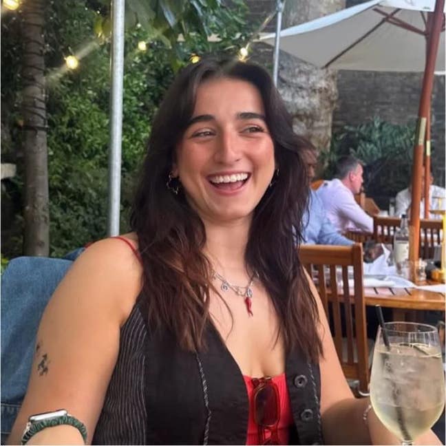 Queer 25 looking for a room⚡️ Main Photo