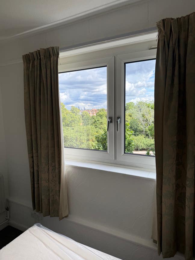 Double Room with N Tooting Bec  Main Photo
