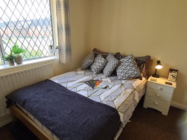** Lovely Student Rooms Available ** Main Photo
