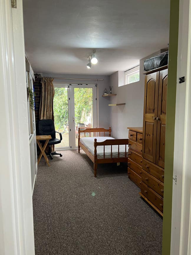 One Bedroom Annex near Redhill Train Station Main Photo