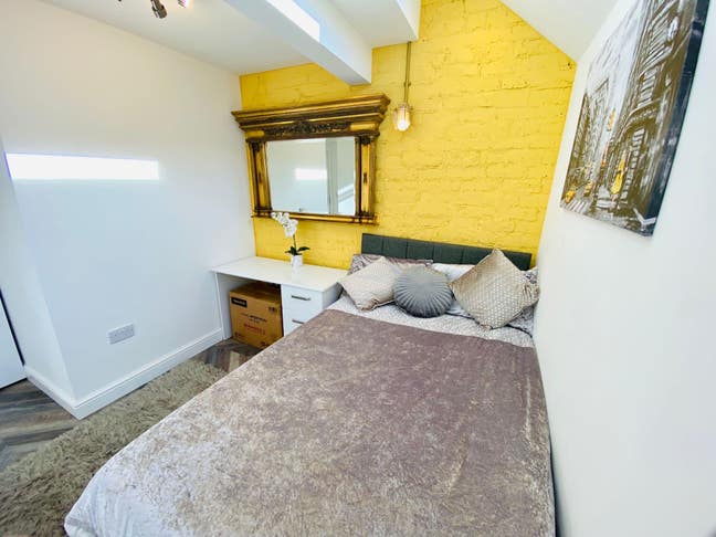 12 Bed WOW Factor House Main Photo
