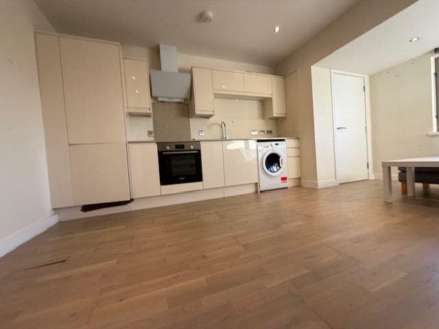 New Modern One Bedroom Apartment, Main Photo