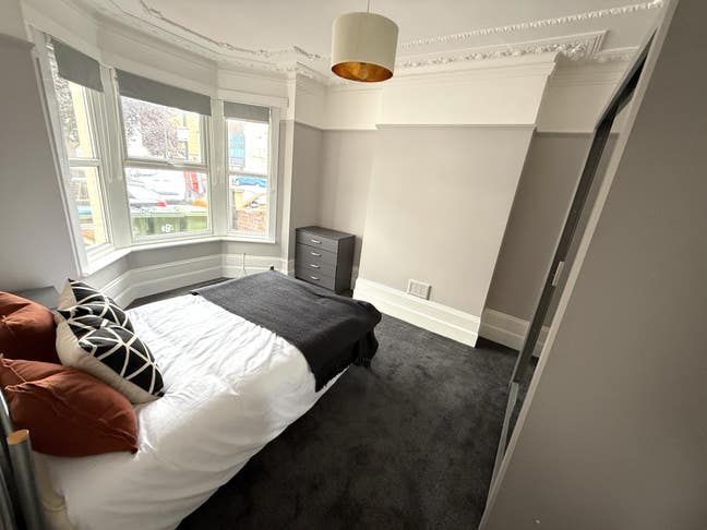  Refurbished Double Room Plumstead! Main Photo