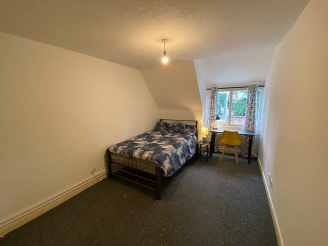 🏠 Stylish Room in 2-Bed Flat | Freshly Refurb. Main Photo