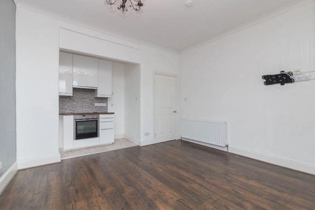 Stunning 2 Bed Flat Main Photo