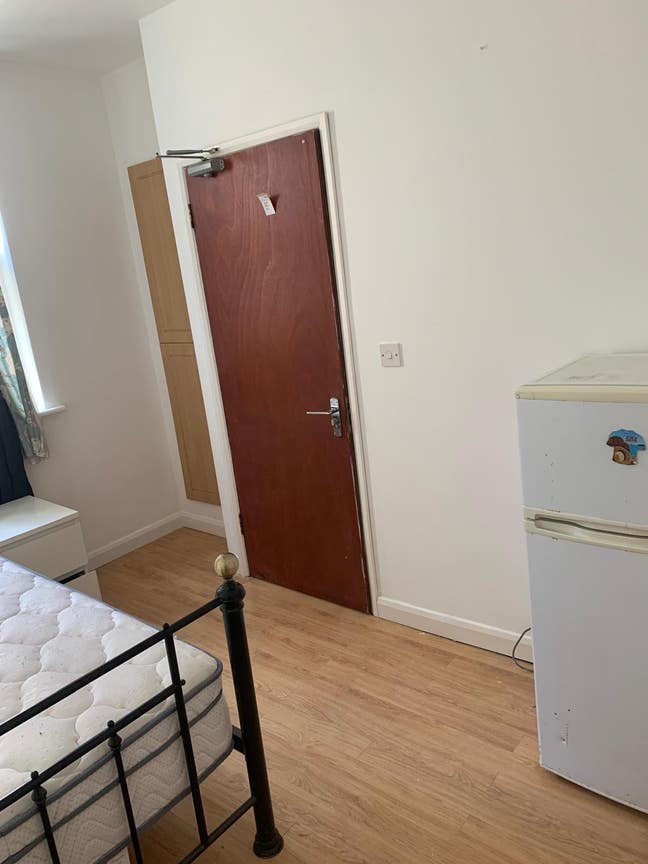Double Room Available Immediately Main Photo