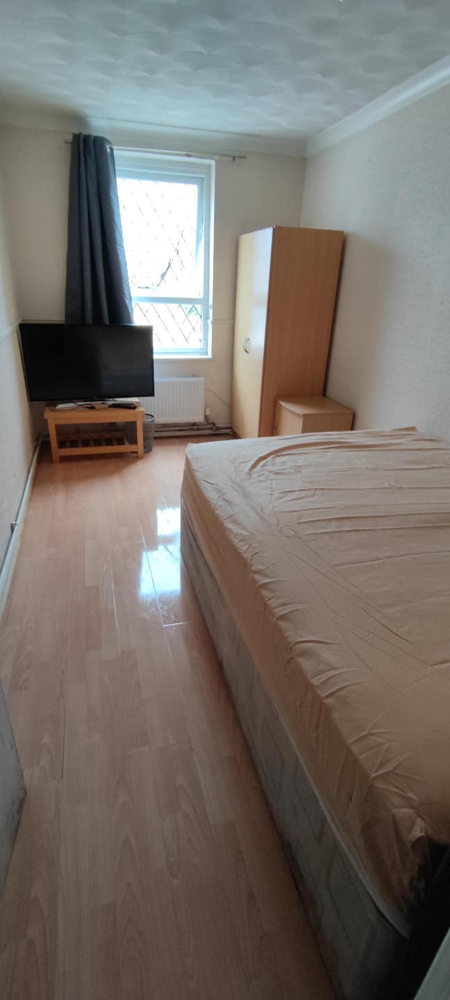 Borehamwood Double Room to Rent  WD62Sr Main Photo