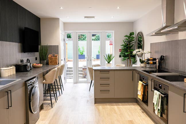 Luxury Double Room With Ensuite - Leamington Main Photo